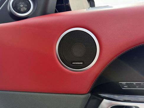 Used 2022 Land Rover Range Rover Sport HST image 13