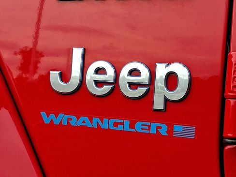 Used 2024 Jeep Wrangler Unlimited Sahara AWD/4WD image 30