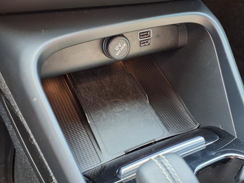 Used 2022 Volvo XC40 T5 R-Design w/ Advanced Package image 8