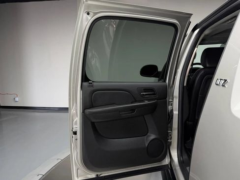 Used 2009 Chevrolet Avalanche LTZ AWD/4WD image 15