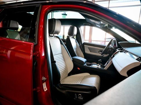 Used 2022 Land Rover Discovery Sport SE R-Dynamic image 28