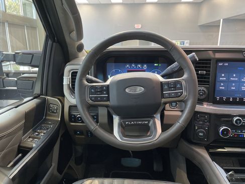 Used 2025 Ford F450 Platinum w/ Platinum Plus Package image 19