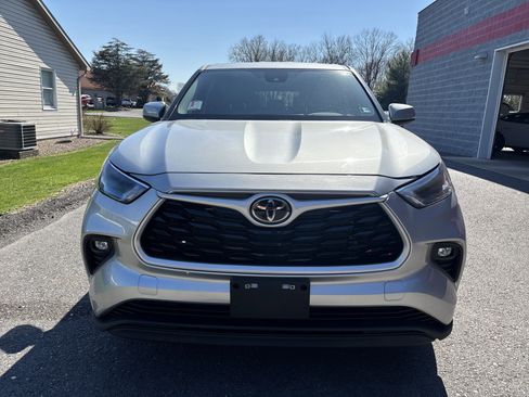 Used 2024 Toyota Highlander LE AWD/4WD image 9