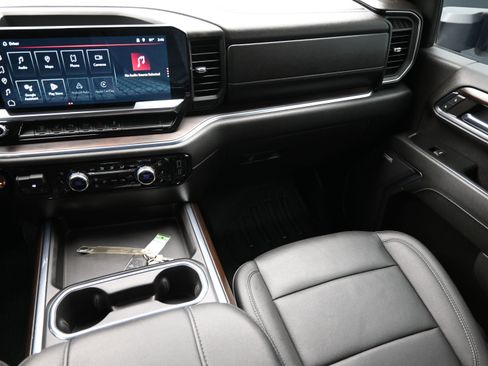 Used 2024 GMC Sierra 3500 SLT w/ SLT Convenience Package image 39