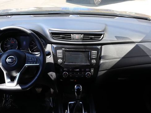 Used 2020 Nissan Rogue SV FWD image 36