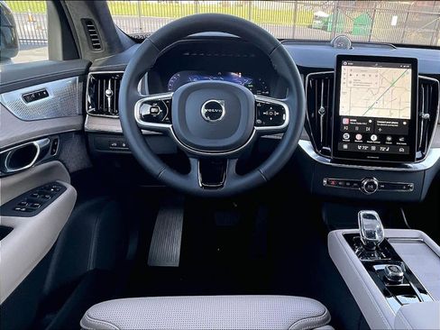 New 2026 Volvo XC90 T8 Ultra w/ Lounge Package image 15