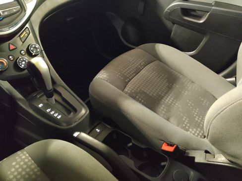 Used 2018 Chevrolet Sonic LT FWD image 26