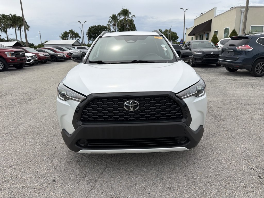 Used 2025 Toyota Corolla Cross LE FWD image 9