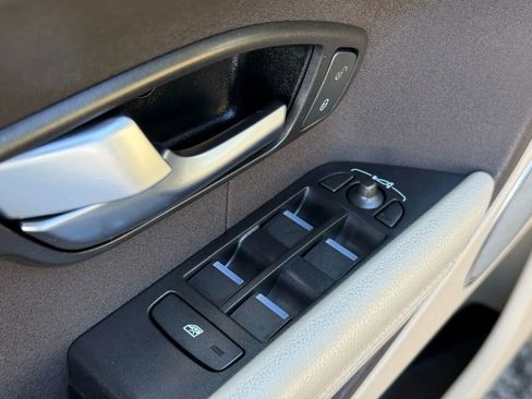 Used 2015 Land Rover Range Rover Evoque Pure Plus image 20