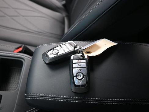 Certified 2025 Ford Mustang Mach-E Select image 18