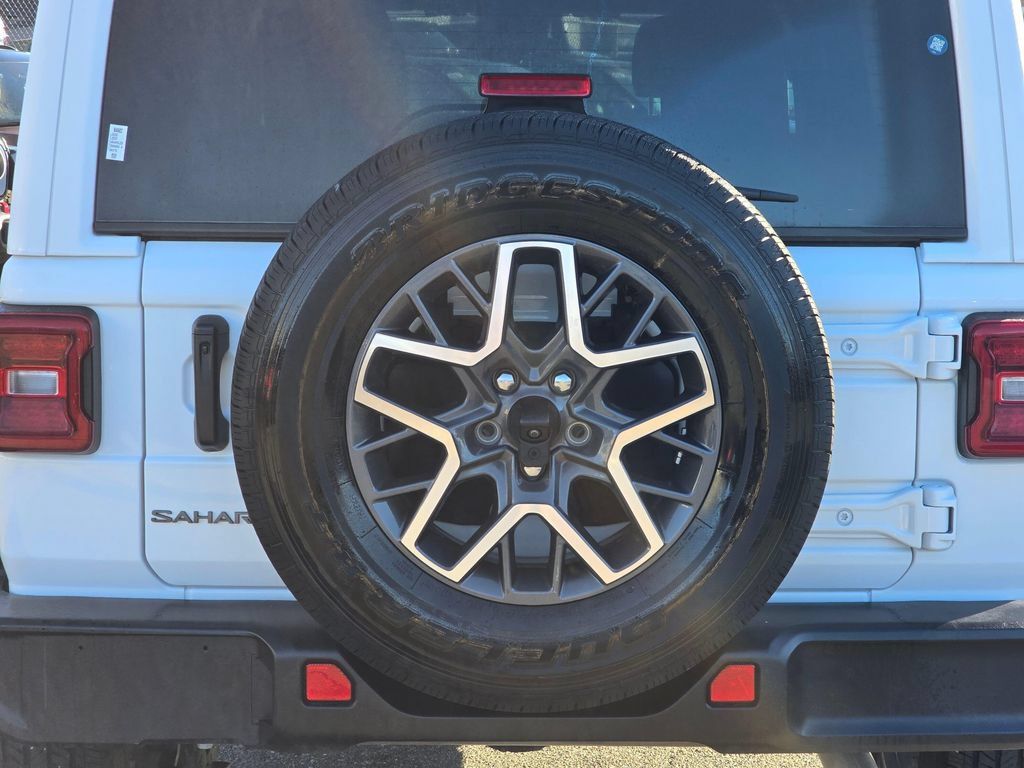 Used 2025 Jeep Wrangler Unlimited Sahara AWD/4WD image 14