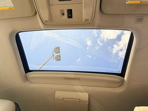 Used 2017 Cadillac Escalade Premium Luxury AWD/4WD image 22