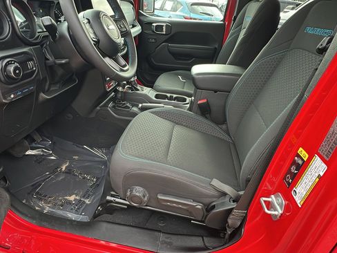 Used 2025 Jeep Wrangler Unlimited Rubicon 4xe image 15