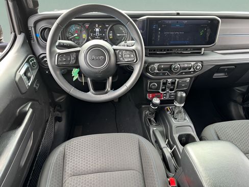 Used 2024 Jeep Wrangler Unlimited Rubicon 4xe image 12