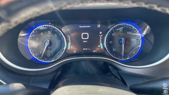 Used 2021 Chrysler Pacifica Touring-L FWD image 14