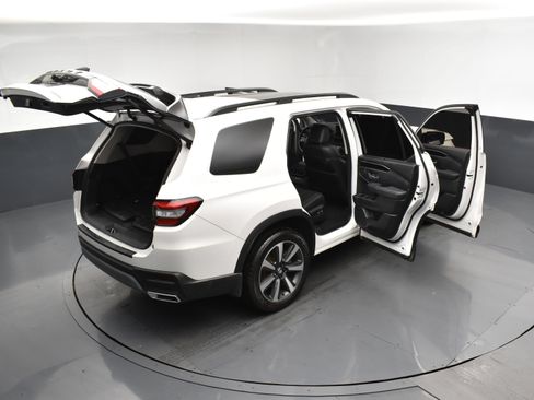 Used 2023 Honda Pilot Touring image 29