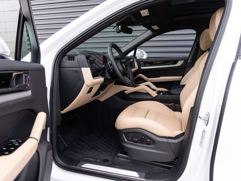 Certified 2026 Porsche Cayenne Coupe AWD/4WD image 24