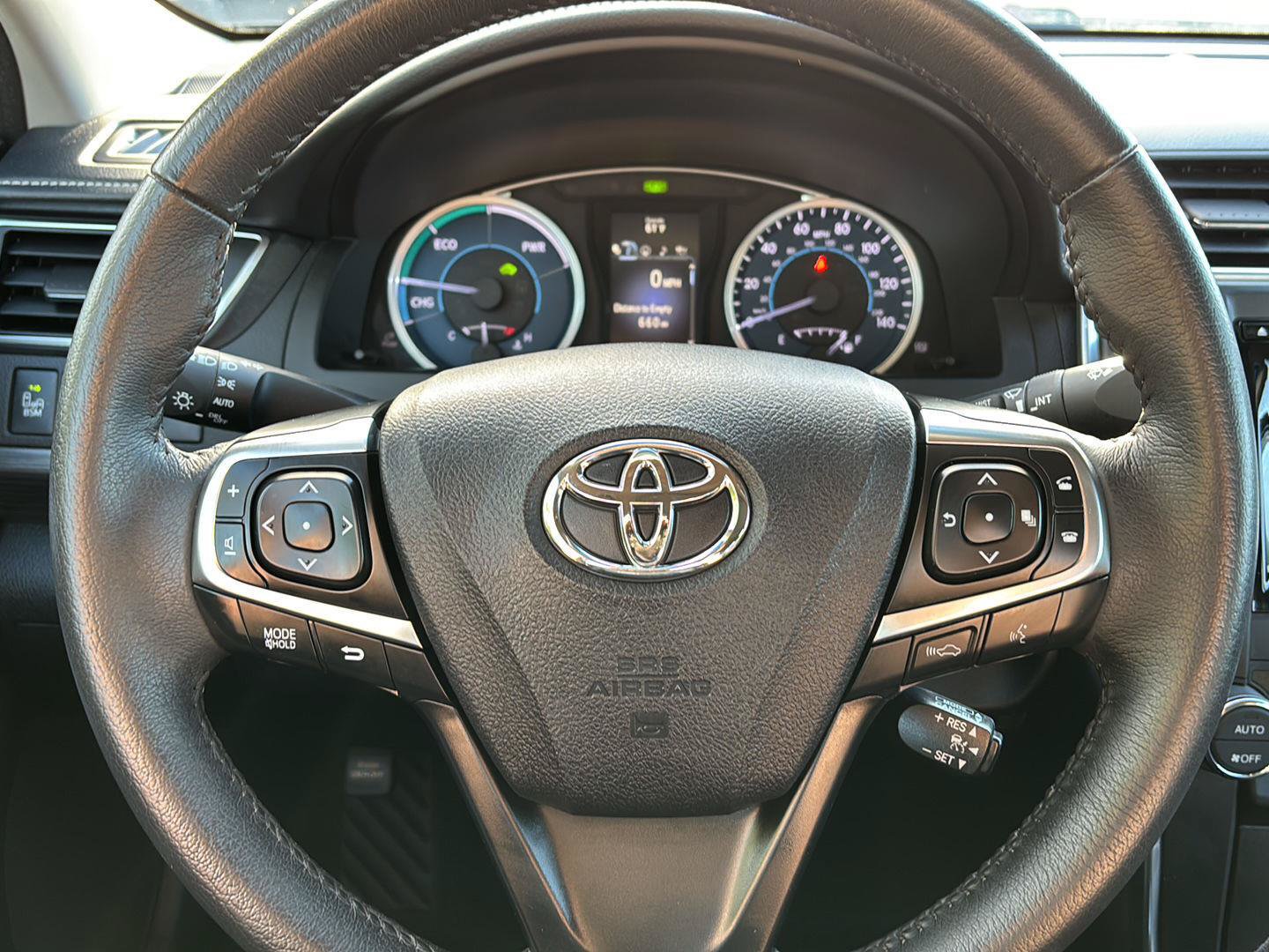 Used 2017 Toyota Camry XLE w/ Moonroof Package FWD image 25