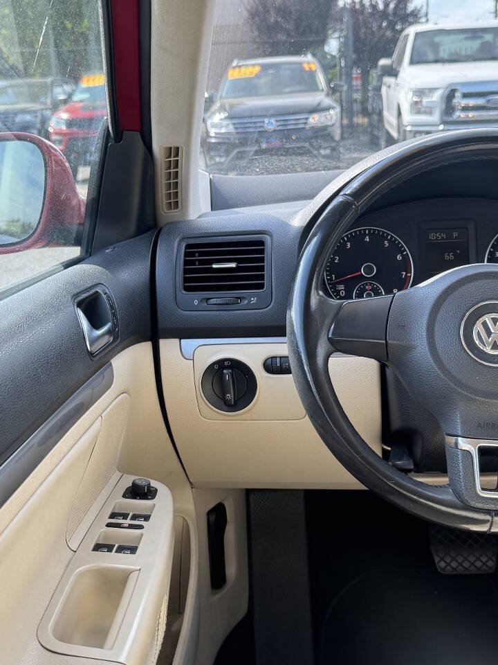 Used 2010 Volkswagen Jetta Limited Edition FWD image 9