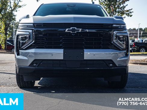 Used 2025 Chevrolet Suburban RST image 12