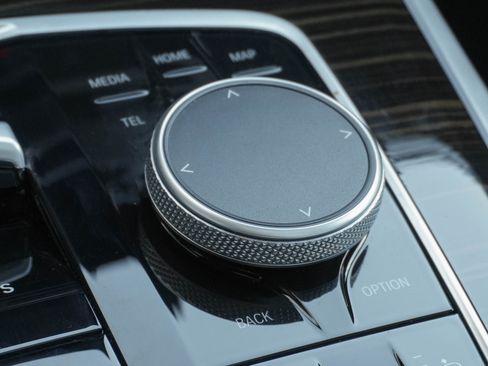 Certified 2025 BMW X7 xDrive40i image 28