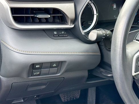 Used 2023 Toyota Highlander Bronze Edition image 11