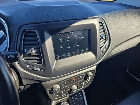 Used 2020 Jeep Compass Latitude image 11