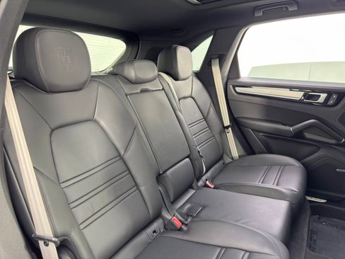 Used 2023 Porsche Cayenne S Platinum AWD/4WD image 41