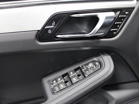 New 2026 Porsche Macan image 25