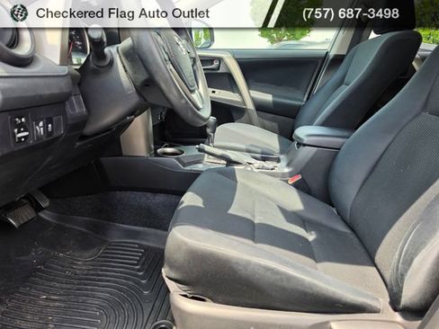 Used 2015 Toyota RAV4 LE FWD image 10