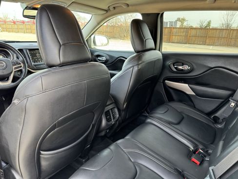 Used 2017 Jeep Cherokee Limited image 33