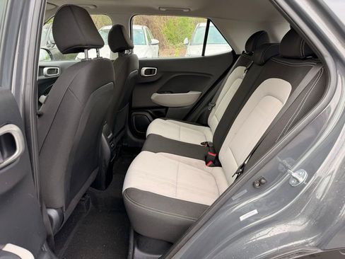 Certified 2025 Hyundai Venue SEL FWD image 29