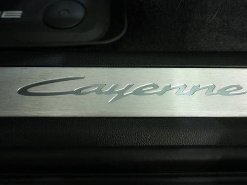 Certified 2025 Porsche Cayenne AWD/4WD image 33