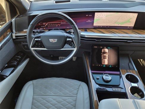 Certified 2025 Cadillac Escalade Sport Platinum w/ LPO, Floor Liner Package image 11