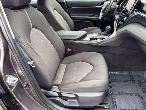 Used 2022 Toyota Camry LE image 32