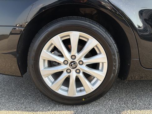 Used 2019 Toyota Camry LE image 29