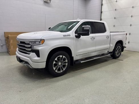 Used 2024 Chevrolet Silverado 1500 High Country w/ Technology Package AWD/4WD image 9