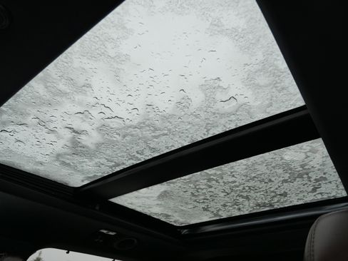 Used 2020 Ford Explorer Platinum w/ Premium Technology Package image 34