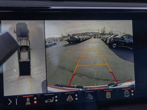 Used 2024 GMC Sierra 2500 AT4 w/ Technology Package image 9