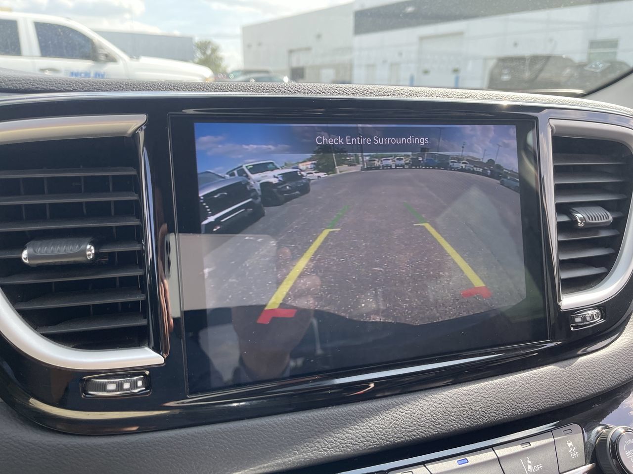 Used 2024 Chrysler Pacifica Touring-L FWD image 14