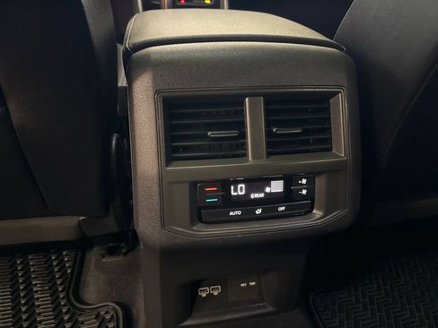 Used 2021 Volkswagen Atlas SE w/ Panoramic Sunroof Package AWD/4WD image 35