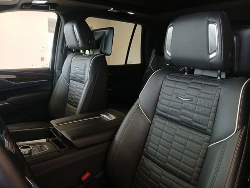 Certified 2024 Cadillac Escalade Sport Platinum w/ LPO, ONYX Package AWD/4WD image 17