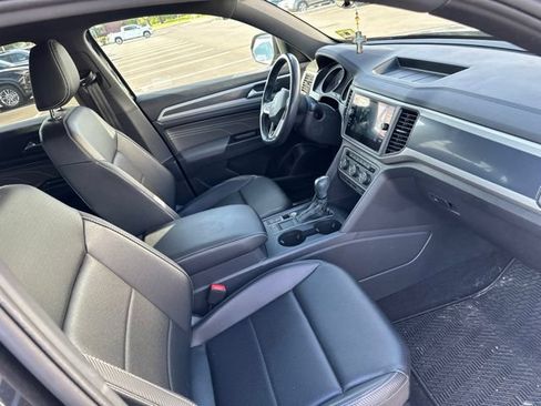 Used 2021 Volkswagen Atlas Cross Sport SE w/ Panoramic Sunroof Package FWD image 13