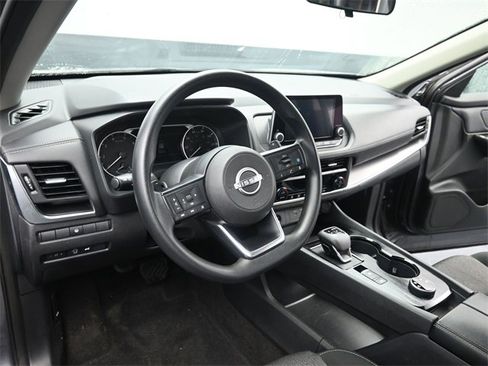 Used 2024 Nissan Rogue SV image 14