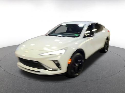 Used 2025 Buick Envista Sport Touring image 7