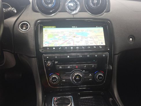 Used 2019 Jaguar XJ Supercharged image 7