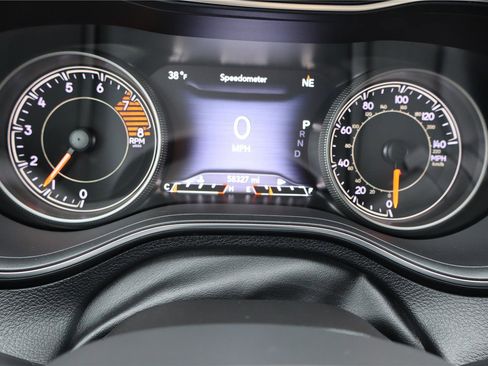 Used 2019 Jeep Cherokee Trailhawk image 18