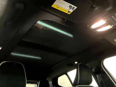 Used 2021 Volvo XC40 P8 Recharge image 23