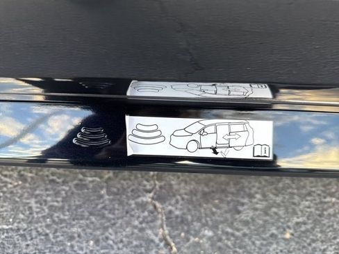 Used 2025 Toyota Sienna Limited image 7