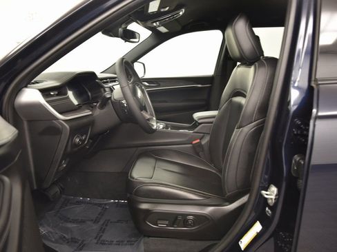 Used 2024 Jeep Grand Cherokee L Limited image 11